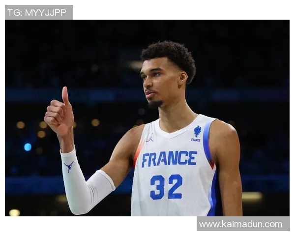 足球与篮球的巅峰对决明星相聚共话运动梦想与激情