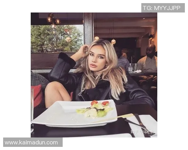 外国足球明星的女友们:她们的魅力与生活揭秘 外国足球明星的女友们:她们的魅力与生活揭秘