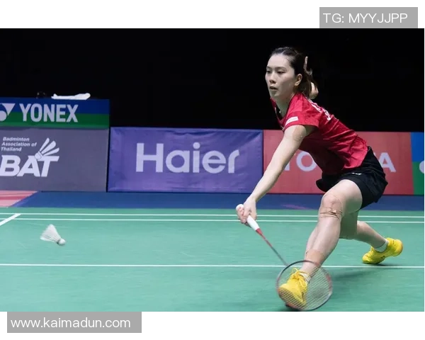 羽毛球新手必看:从力量训练到技巧提升的全面入门指南 羽毛球新手必看:从力量训练到技巧提升的全面入门指南